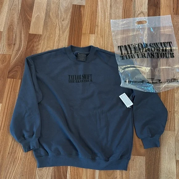 Taylor Swift The Eras Tour Women’s Authentic blue sweatshirt - Picture 4 of 4
